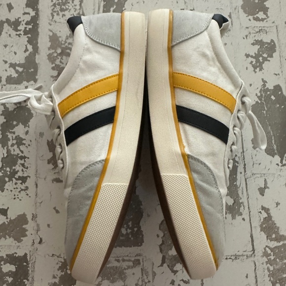 Clubroom M 7.5/ W 9 White Striped Cushioned Noah Round Toe Platform Sneakers - Picture 3 of 6
